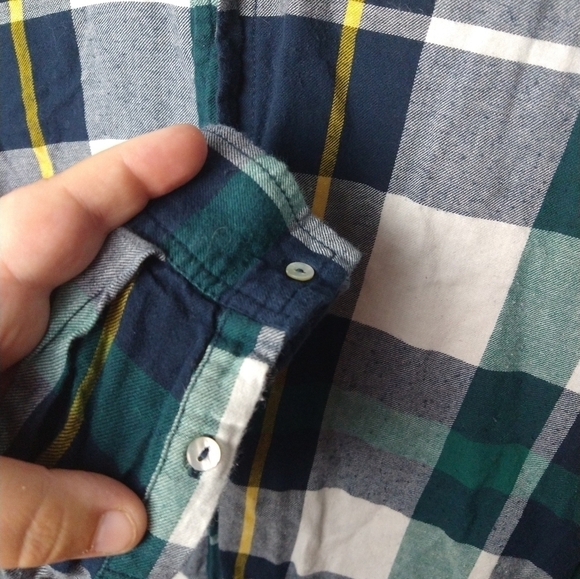 $ H&M green blue yellow white plaid button up collared shirt. Size 4 - Picture 5 of 8